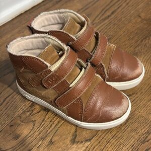 Ugh boots toddler  size 11